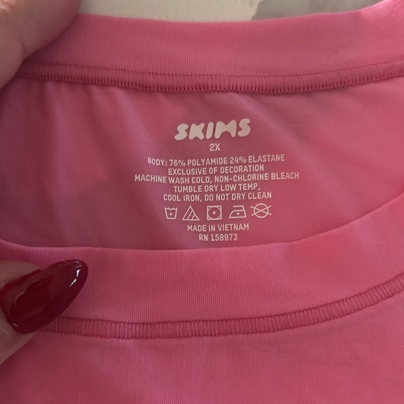 NWT, SKIMS Fits Everybody T-shirt, BLACK, Size 2x - Picture 4 of 13